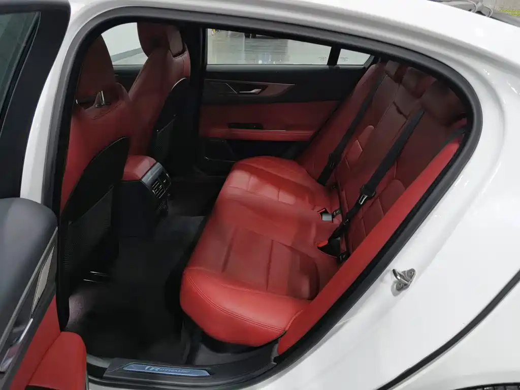 Photo 15 - Jaguar XEL