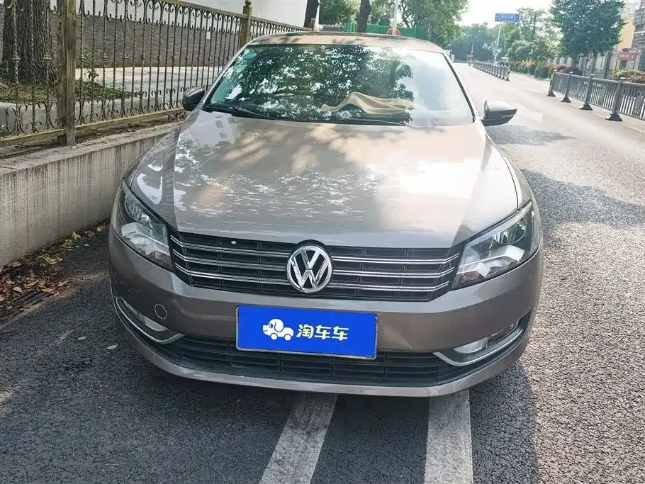 Volkswagen Passat 2015 1.8TSI DSG Honor Edition фото 2
