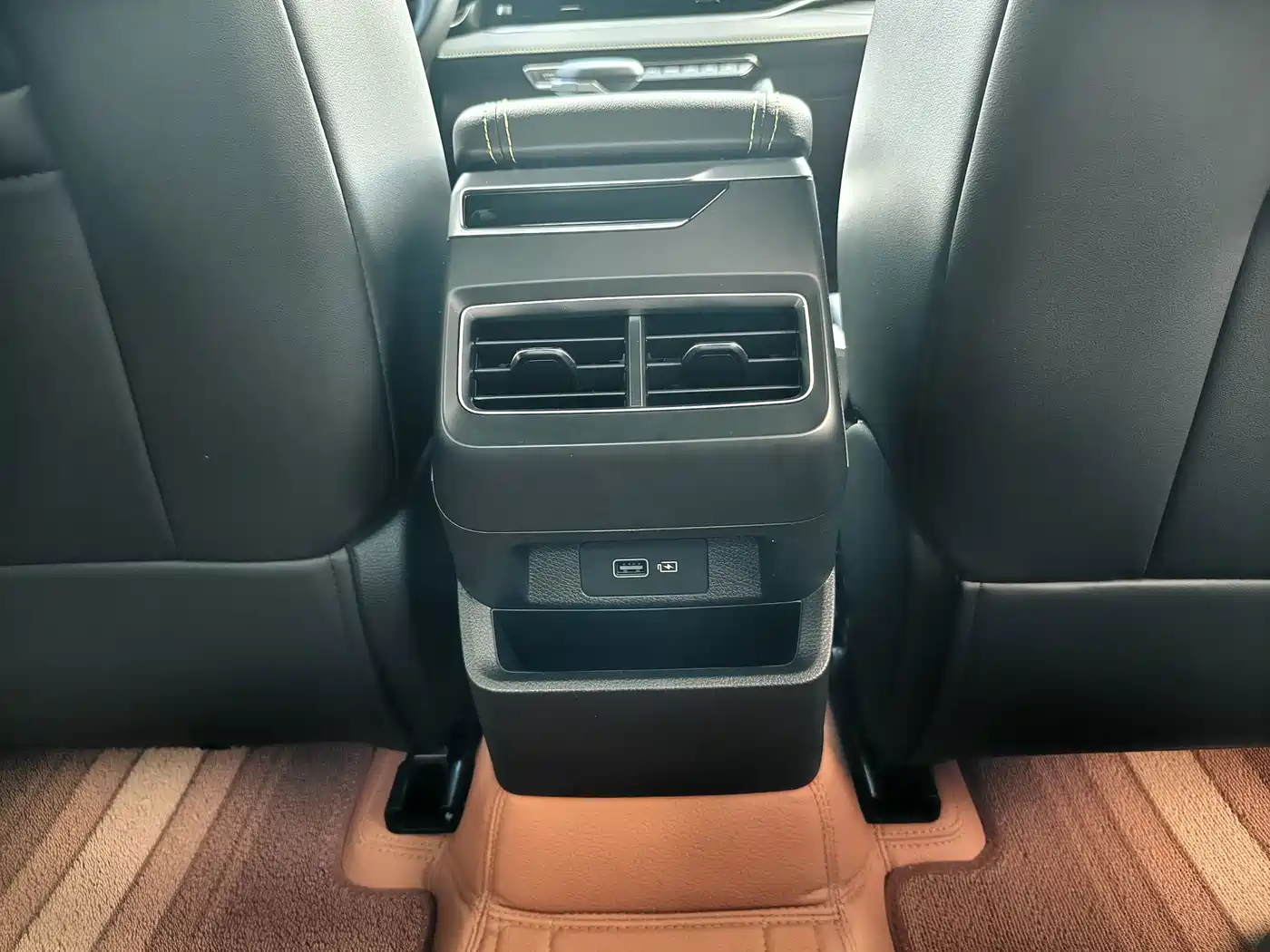 Фото 7 - Geely Preface