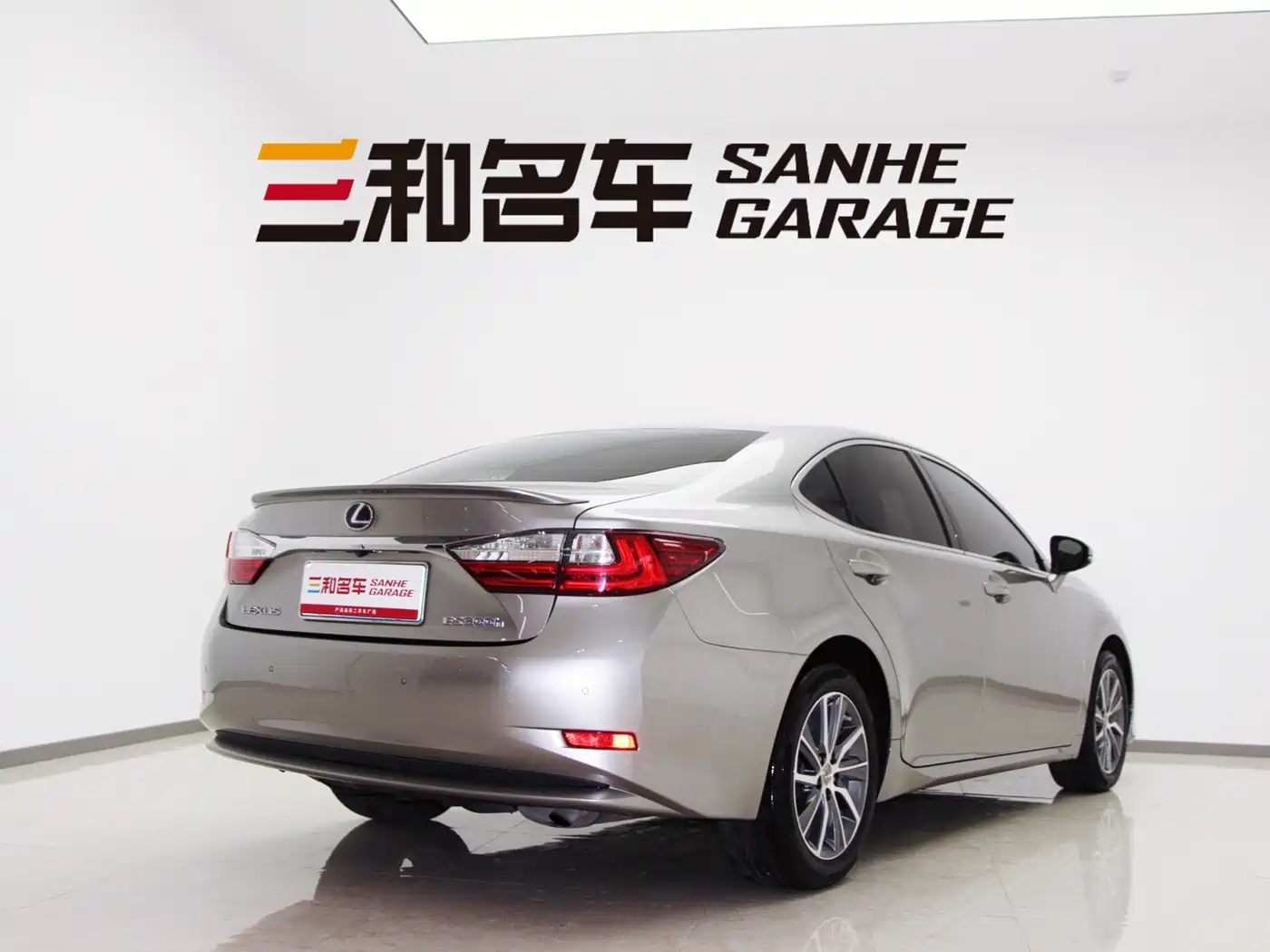 Lexus ES 2015 300h Comfort Edition фото 5