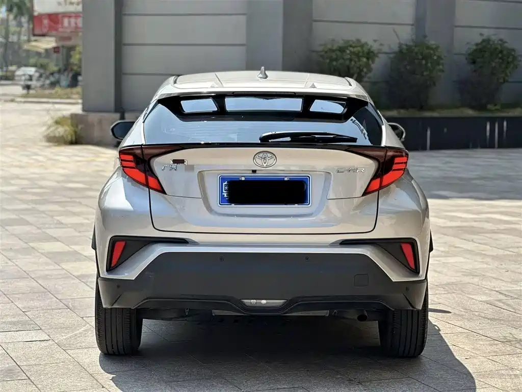 Toyota C-HR 2021 2.0L Luxury Edition фото 5