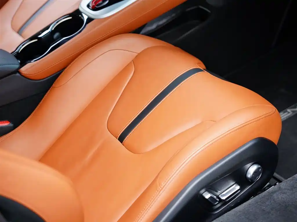 Lotus Cars EMIRA 2021 2.0T DCT First Edition фото 35