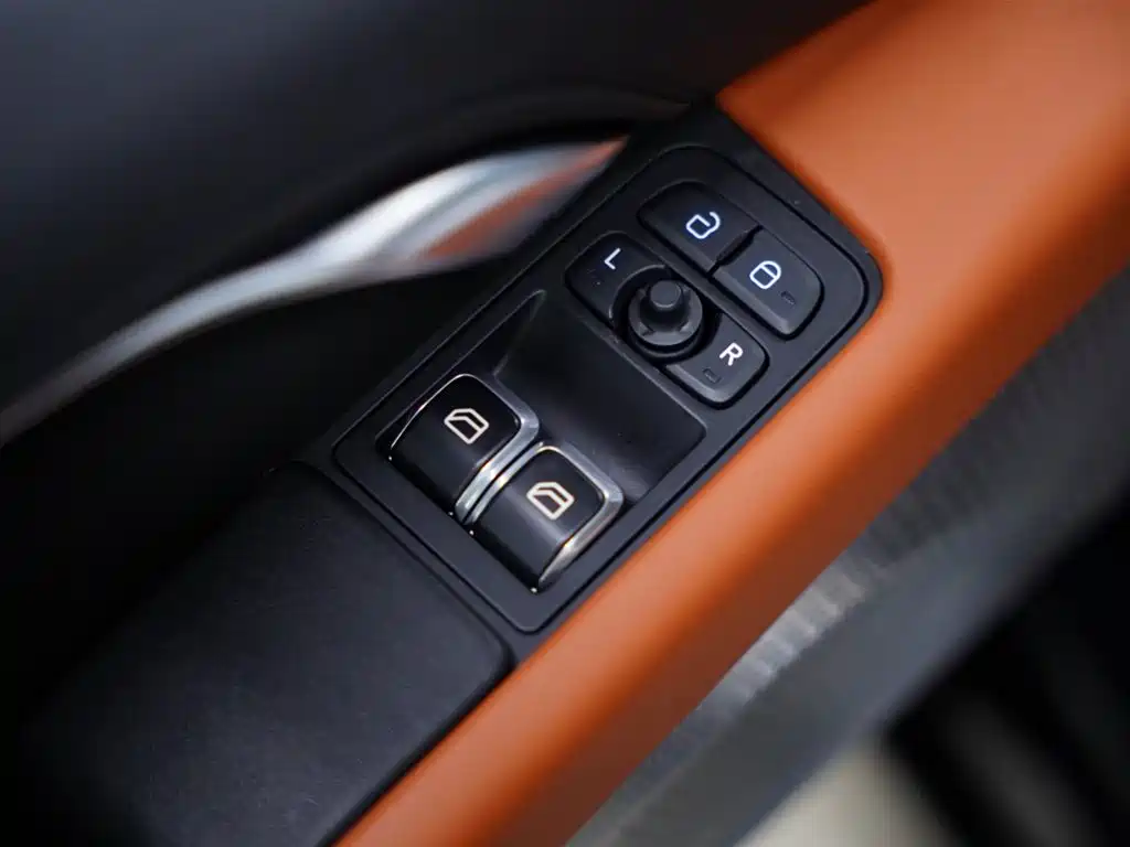 Lotus Cars EMIRA 2021 2.0T DCT First Edition фото 26