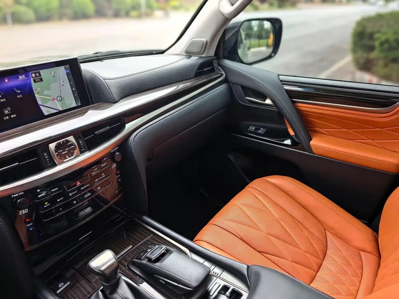 Lexus LX 2019 570 Peak Special Edition фото 26
