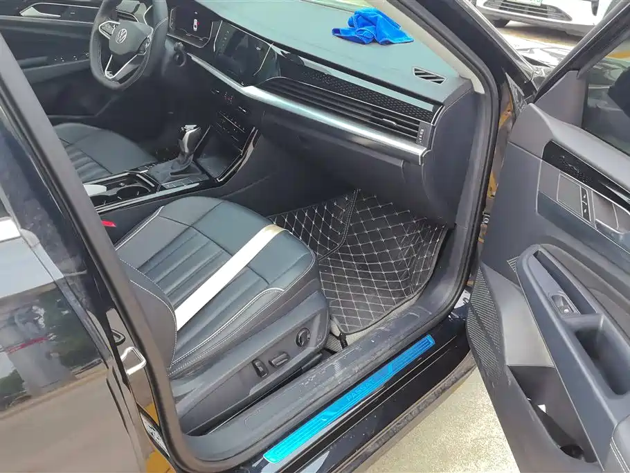 Volkswagen Passat 2023 330TSI Elite Edition фото 8