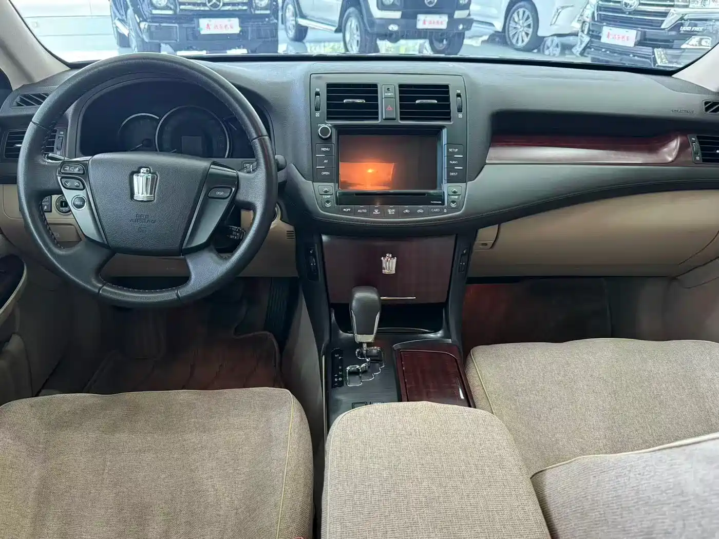 Toyota Crown 2012 2.5L Royal Navigation Edition фото 5