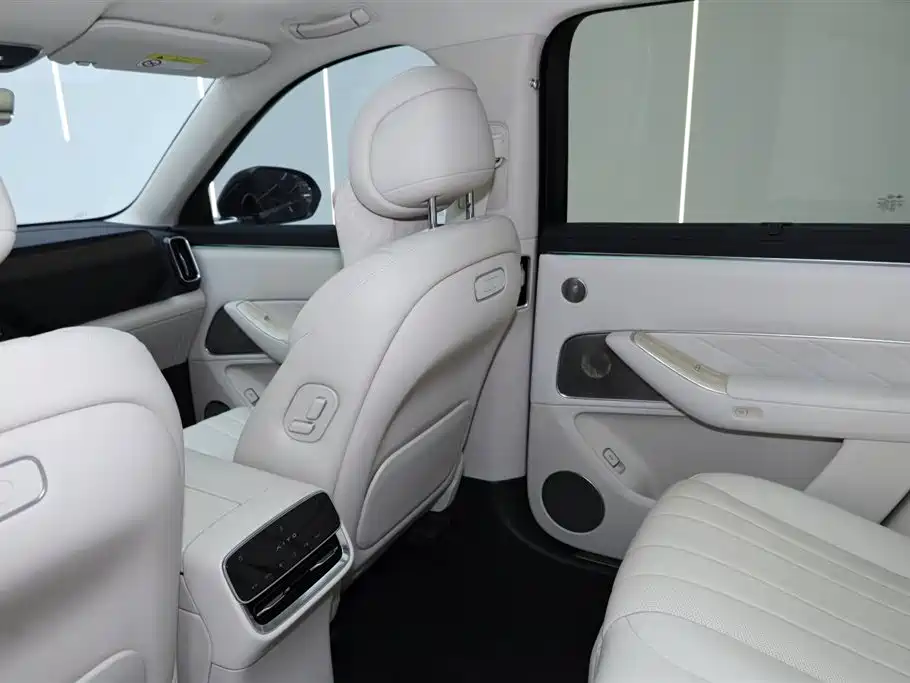 AITO Wenjie AITO M8 2025 Extended Range Max 37kWh 5-Seater фото 21