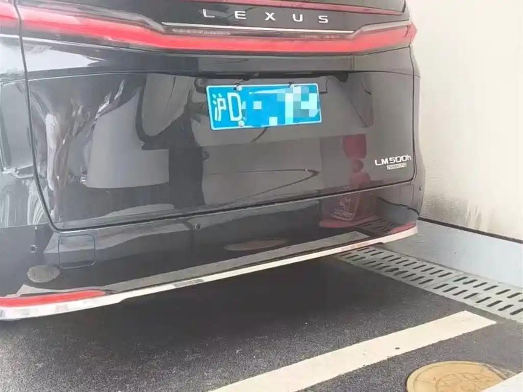 Lexus LM 2023 500h 6-Seater Prestige Edition фото 2