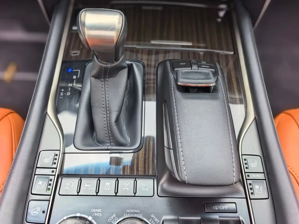 Lexus LX 2019 570 Peak Special Edition фото 19