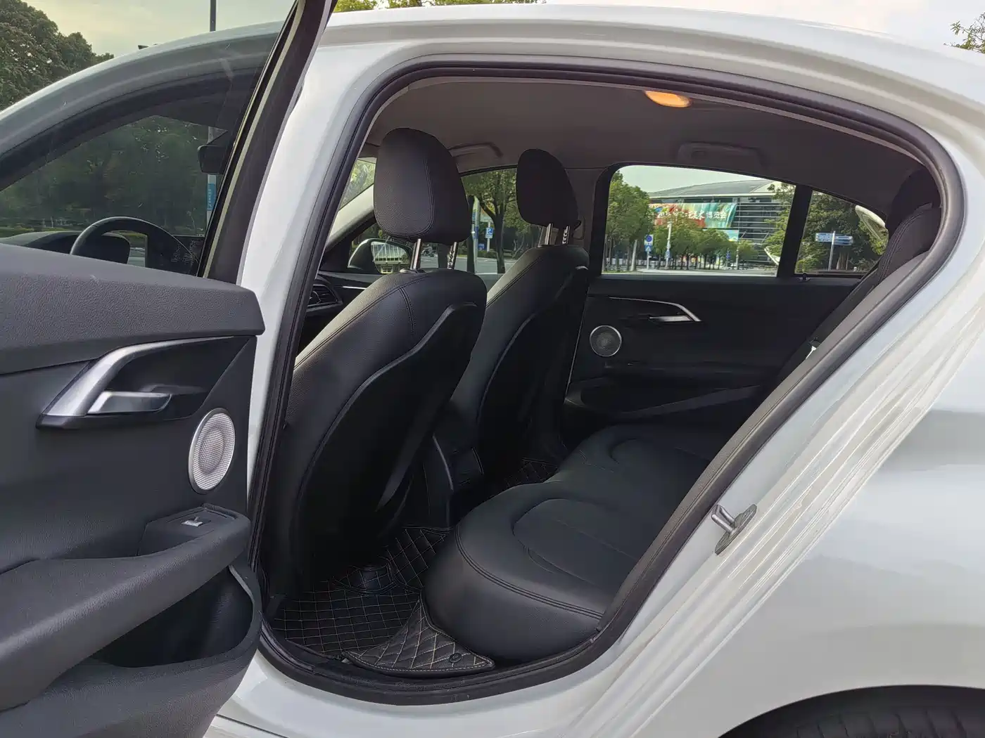 BMW 1 Series 2021 120i M Sport фото 10