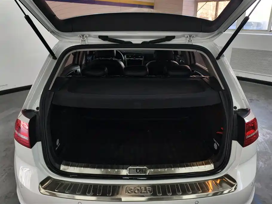 Volkswagen Golf 2015 1.6L Automatic Fashion фото 4