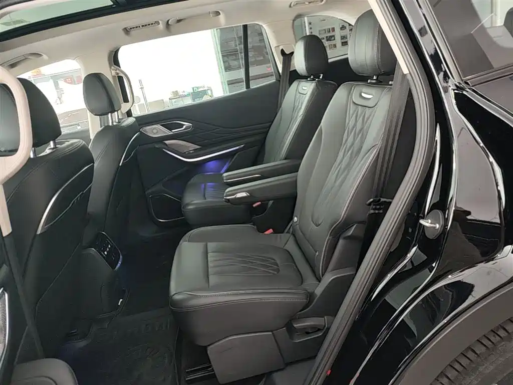 Hongqi HS7 PHEV 2024 2.0T PHEV 4WD Flagship Edition 6-seater фото 17