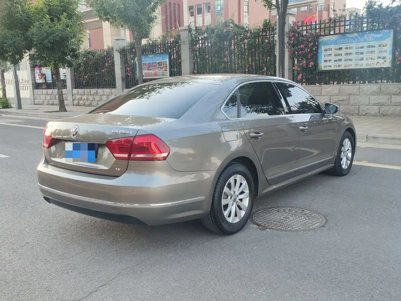 Volkswagen Passat 2014 1.4TSI DSG Luxury Edition фото 9