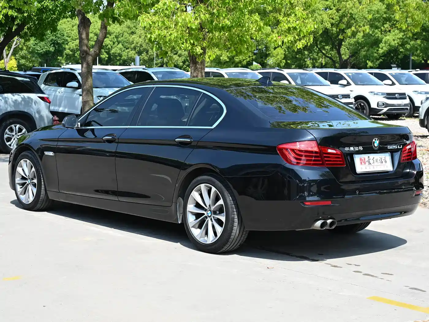 BMW 5 Series 2017 525Li Leading Edition фото 4