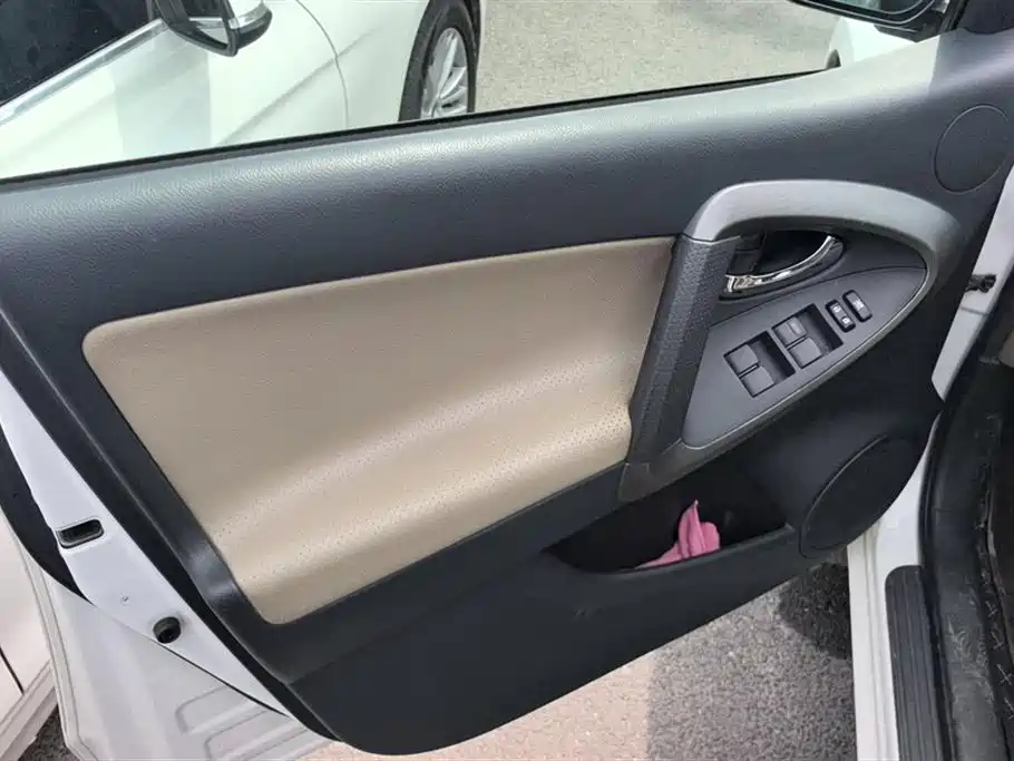 Toyota RAV4 Rongfang 2011 2.4L Automatic 4WD Luxury Edition фото 7