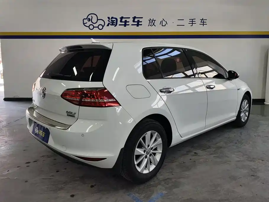 Volkswagen Golf 2015 1.6L Automatic Fashion фото 3