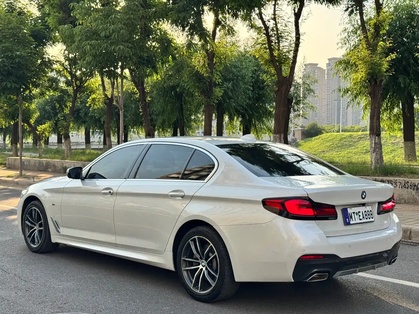 BMW 5 Series 2021 525Li M Sport Package фото 9