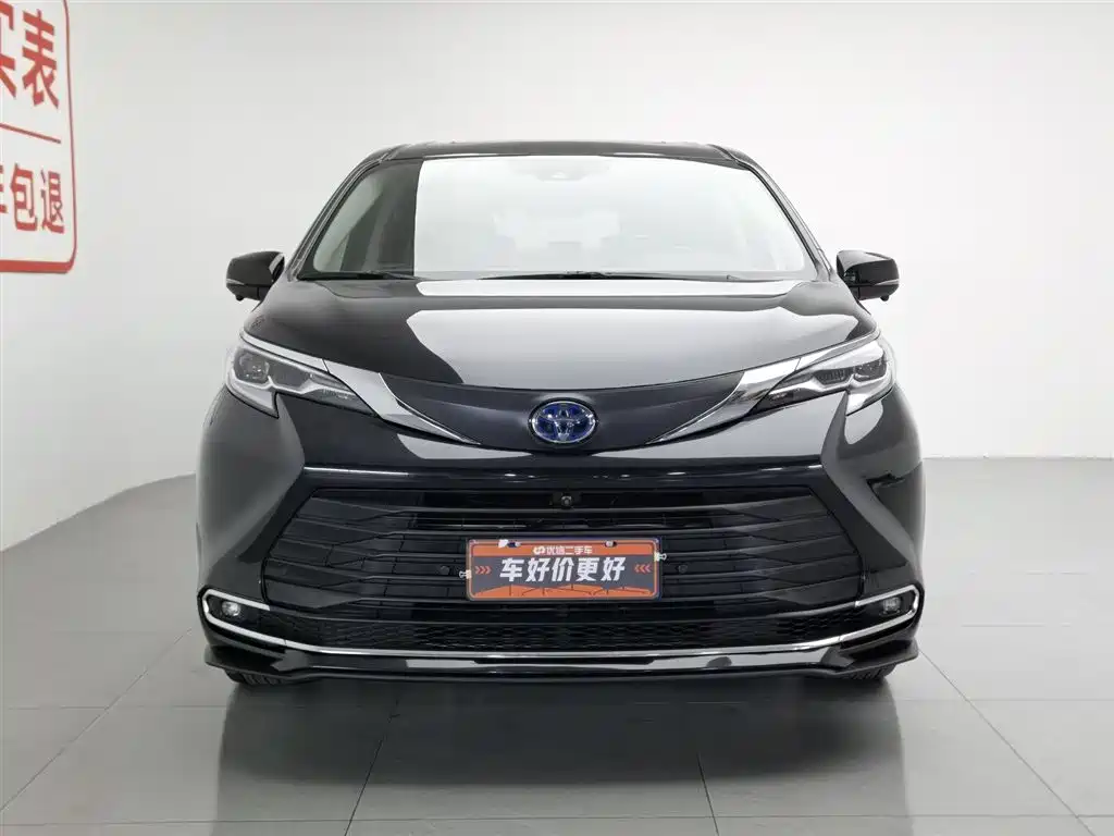 Toyota Sienna 2023 2.5L Hybrid Comfort Edition фото 3