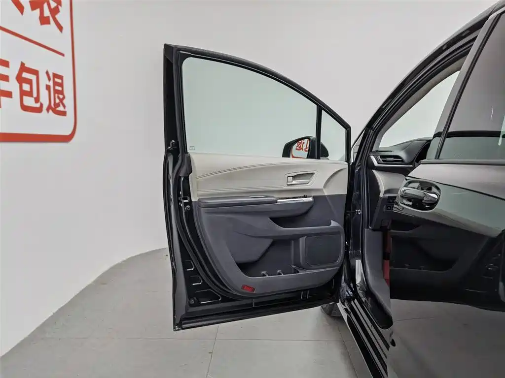 Toyota Sienna 2023 2.5L Hybrid Comfort Edition фото 8