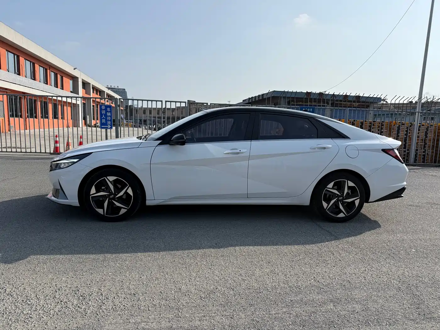 Hyundai Elantra 2021 1.5L CVT TOP Flagship Edition фото 9