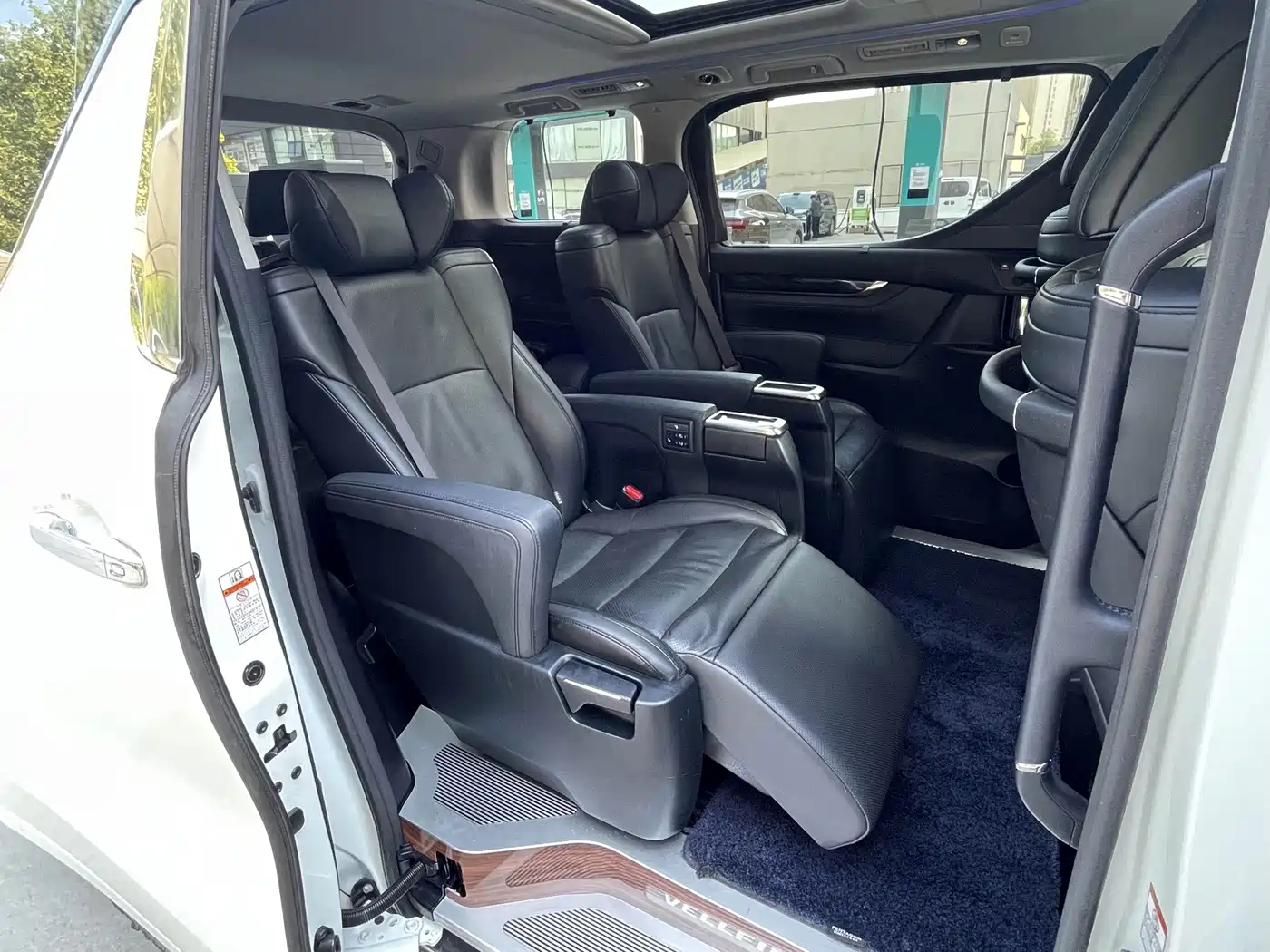 Фото 19 - Toyota Vellfire