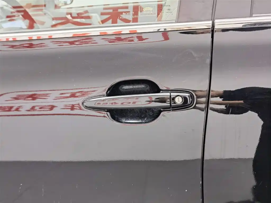 Toyota Highlander 2011 2.7L 2WD 5-seat Sport фото 18