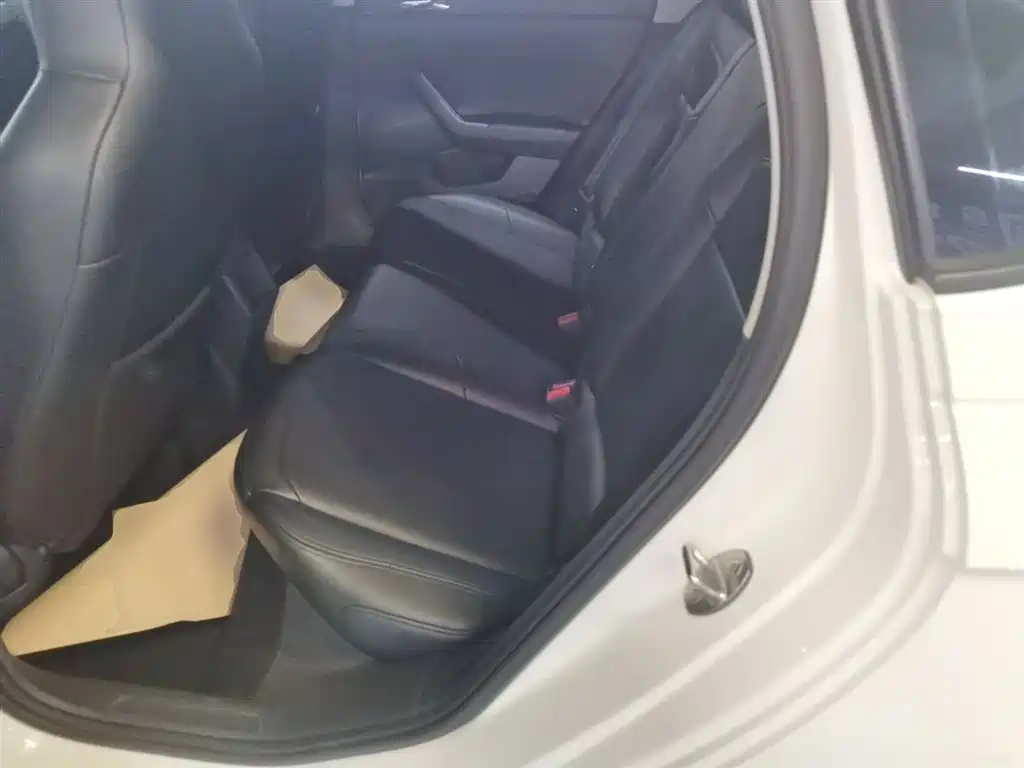 Volkswagen Polo 2019 Plus 1.5L Automatic Panorama Enjoyment Edition фото 17