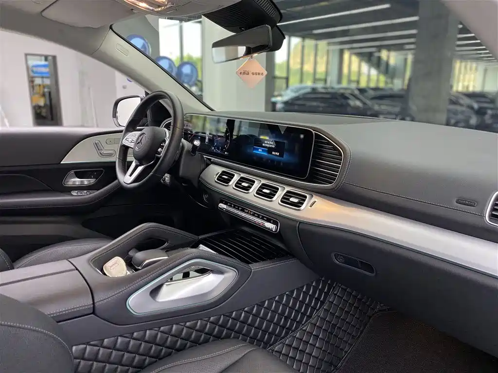 Mercedes-Benz GLE Coupe 2020 GLE 350 4MATIC Coupe SUV Fashion фото 8