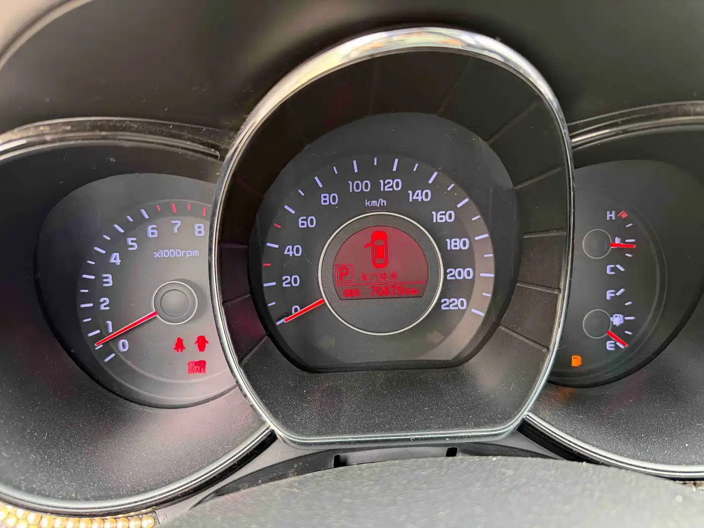 Kia K2 2012 Hatchback 1.6L AT Premium Commemorative Edition фото 4