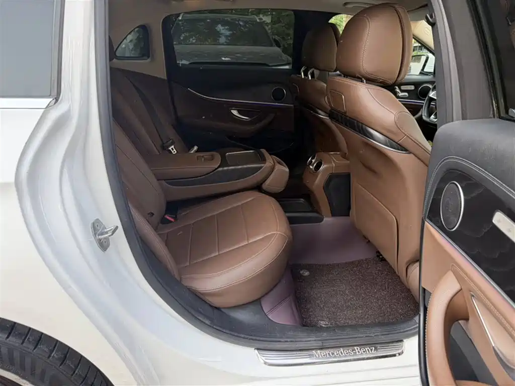 Mercedes-Benz E-Class 2018 E 200 L Sport фото 14