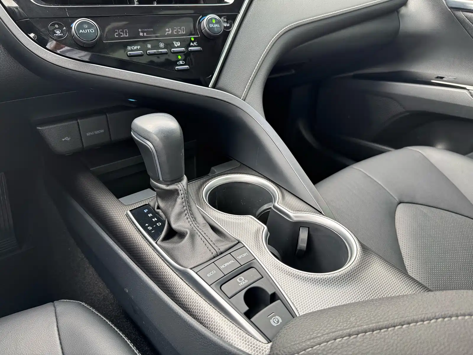 Фото 22 - Toyota Camry