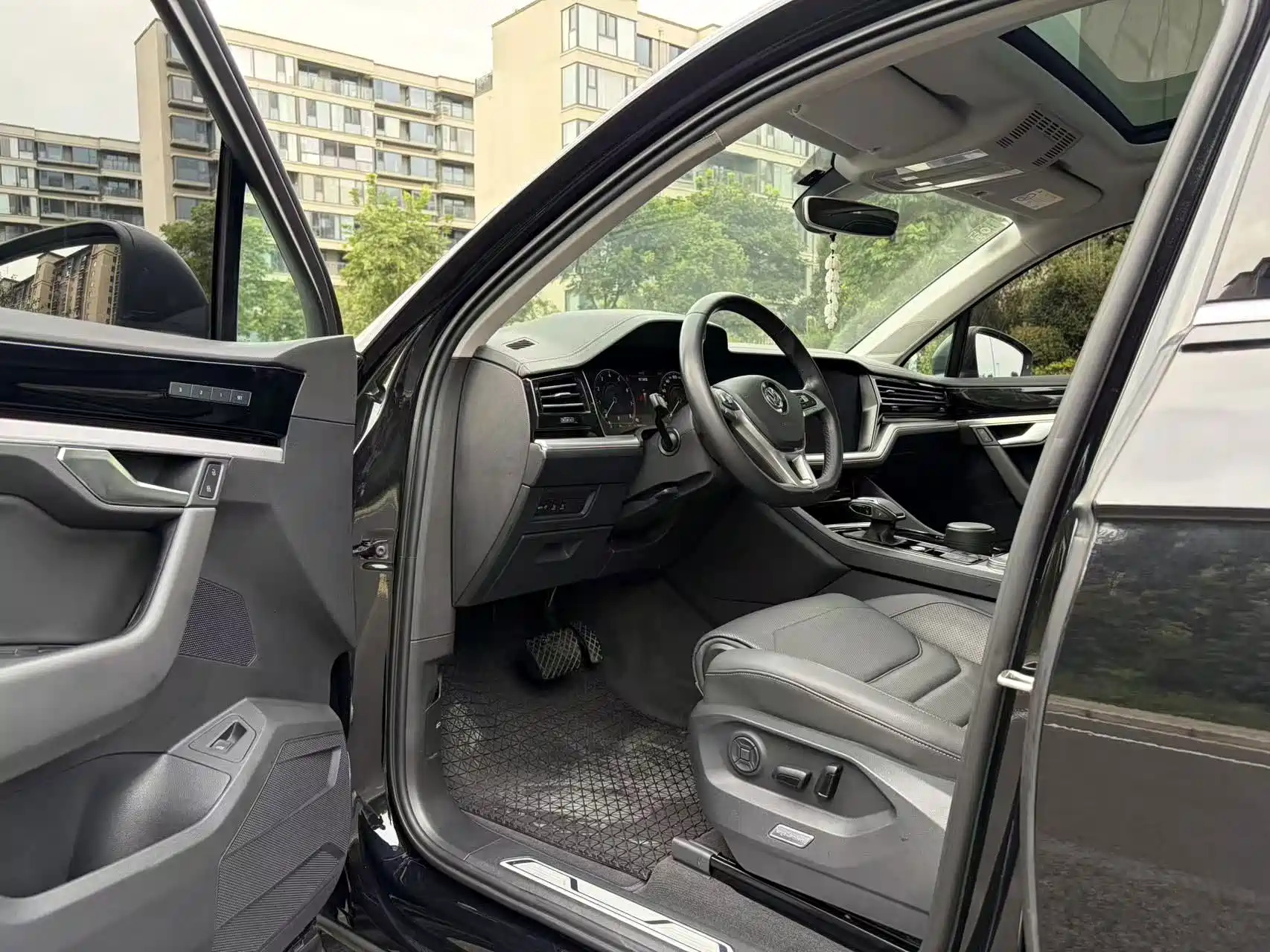 Фото 13 - Volkswagen Touareg
