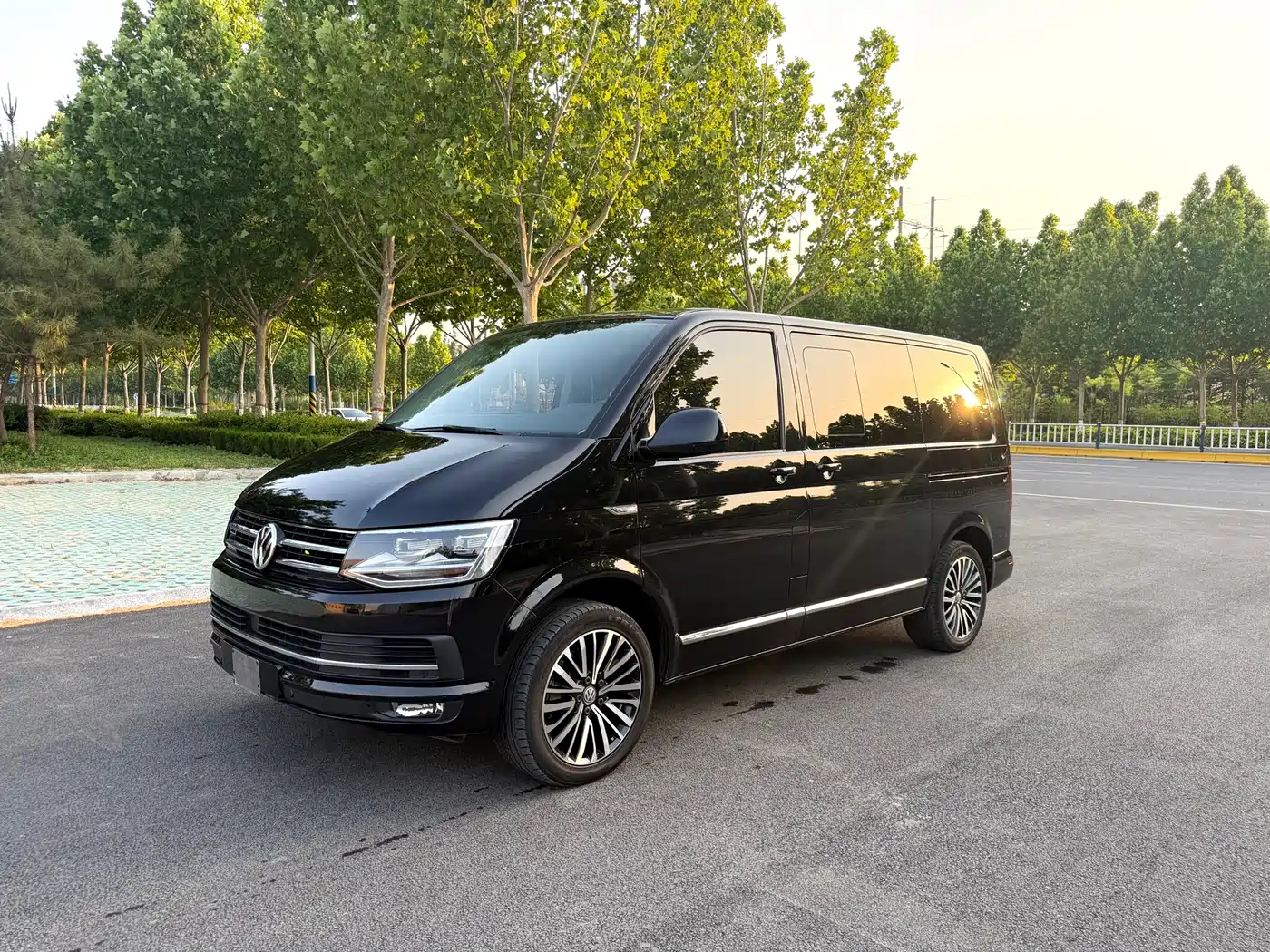 Volkswagen Multivan 2019 2.0TSI 4WD Premium 7-seater
