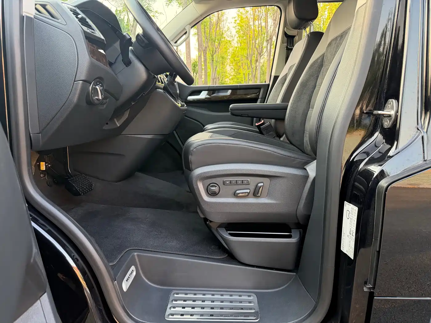 Volkswagen Multivan 2019 2.0TSI 4WD Premium 7-seater фото 11