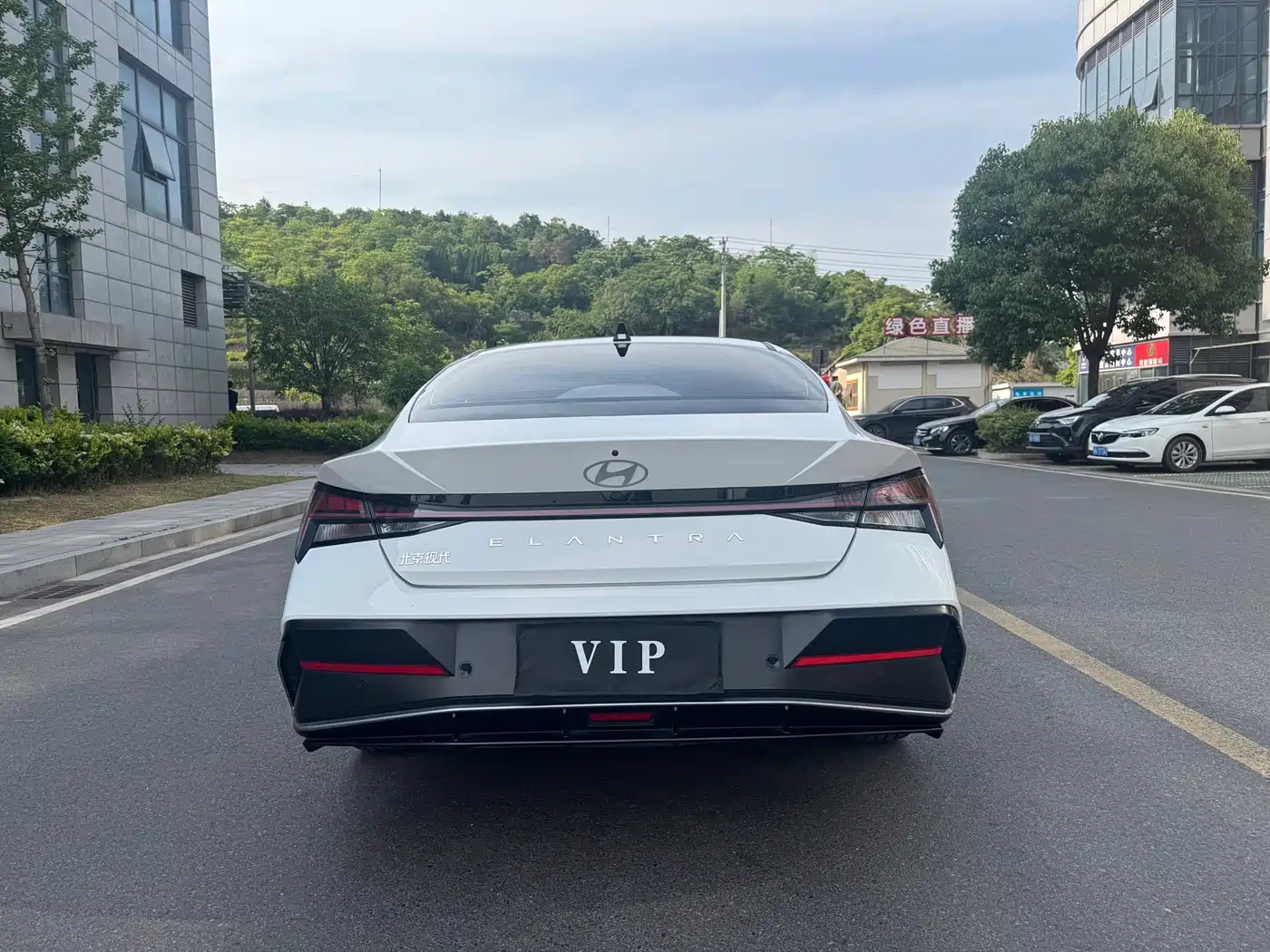 Hyundai Elantra 2023 Model 1.5L CVT LUX Premium Edition фото 6