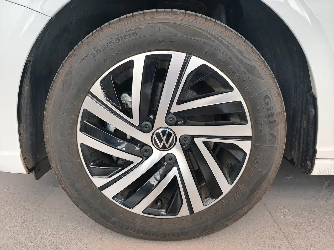 Volkswagen Lavida 2024 Model 300TSI DSG Starlight Leading Edition фото 15