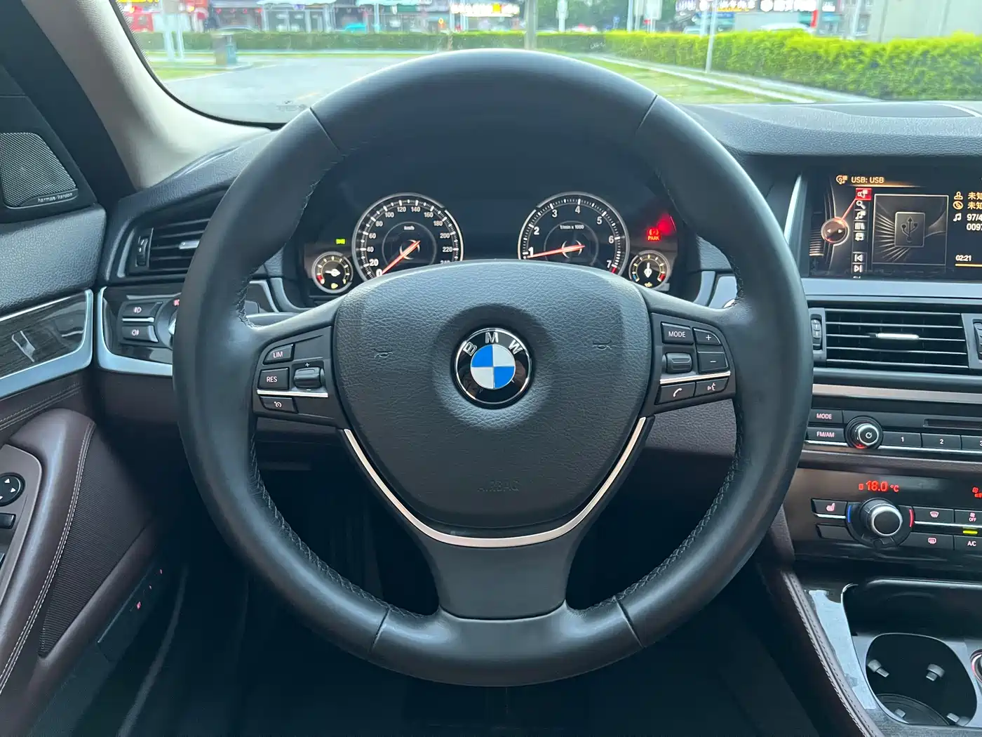 BMW 5 Series 2017 525Li Luxury Design Package фото 16