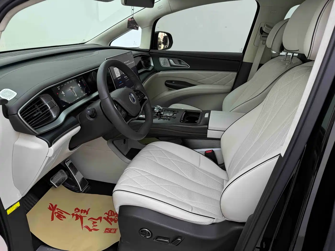 Denza D9 2024 DM-i 980 AWD Flagship фото 5