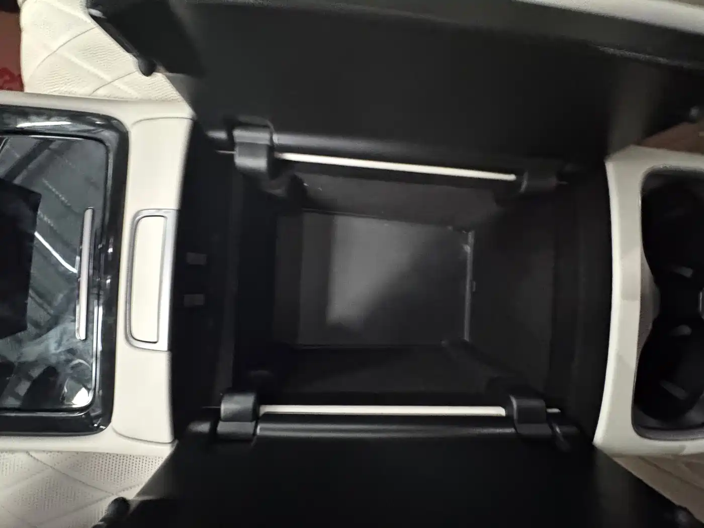 Denza D9 2024 DM-i 980 AWD Flagship фото 24