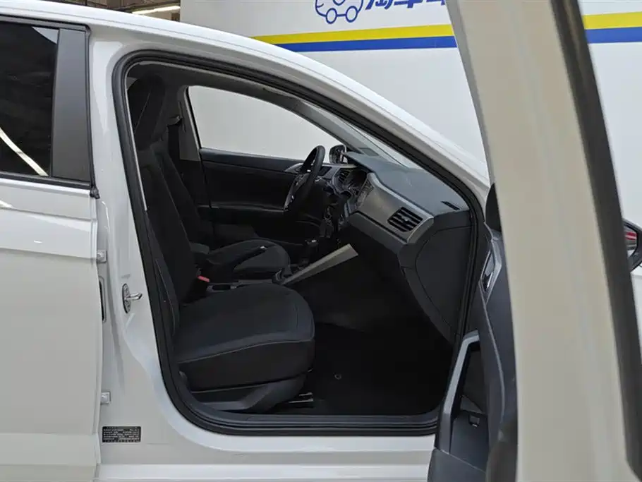Volkswagen Polo 2019 Plus 1.5L Automatic Panorama Enjoyment Edition фото 8