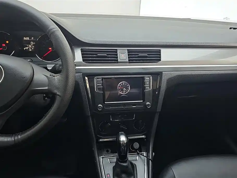 Volkswagen Bora 2018 1.5L Automatic Fashion фото 13