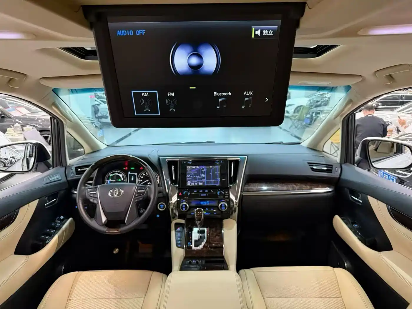 Toyota Alphard 2020 Hybrid 2.5L Luxury Edition фото 3