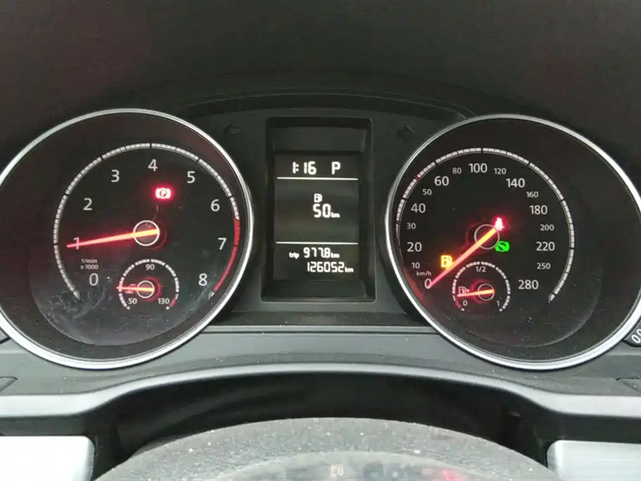 Volkswagen Scirocco 2015 1.4TSI Trend Edition фото 14
