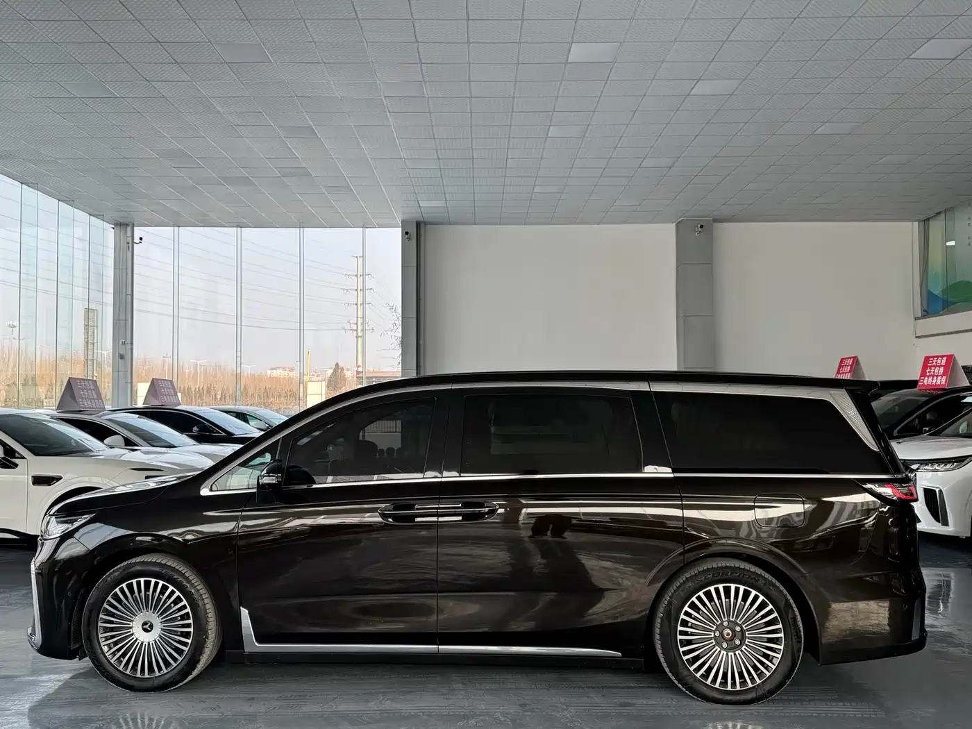Voyah Auto Voyah Dreamer 2025 PHEV AWD Flagship Kunpeng Edition фото 3