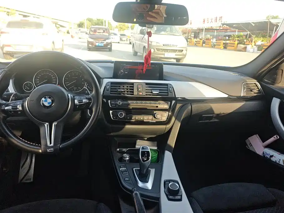 BMW 3 Series 2017 320i M Sport фото 13