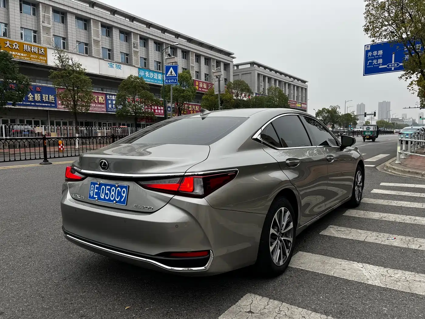 Lexus ES 2022 200 Excellence Edition фото 5