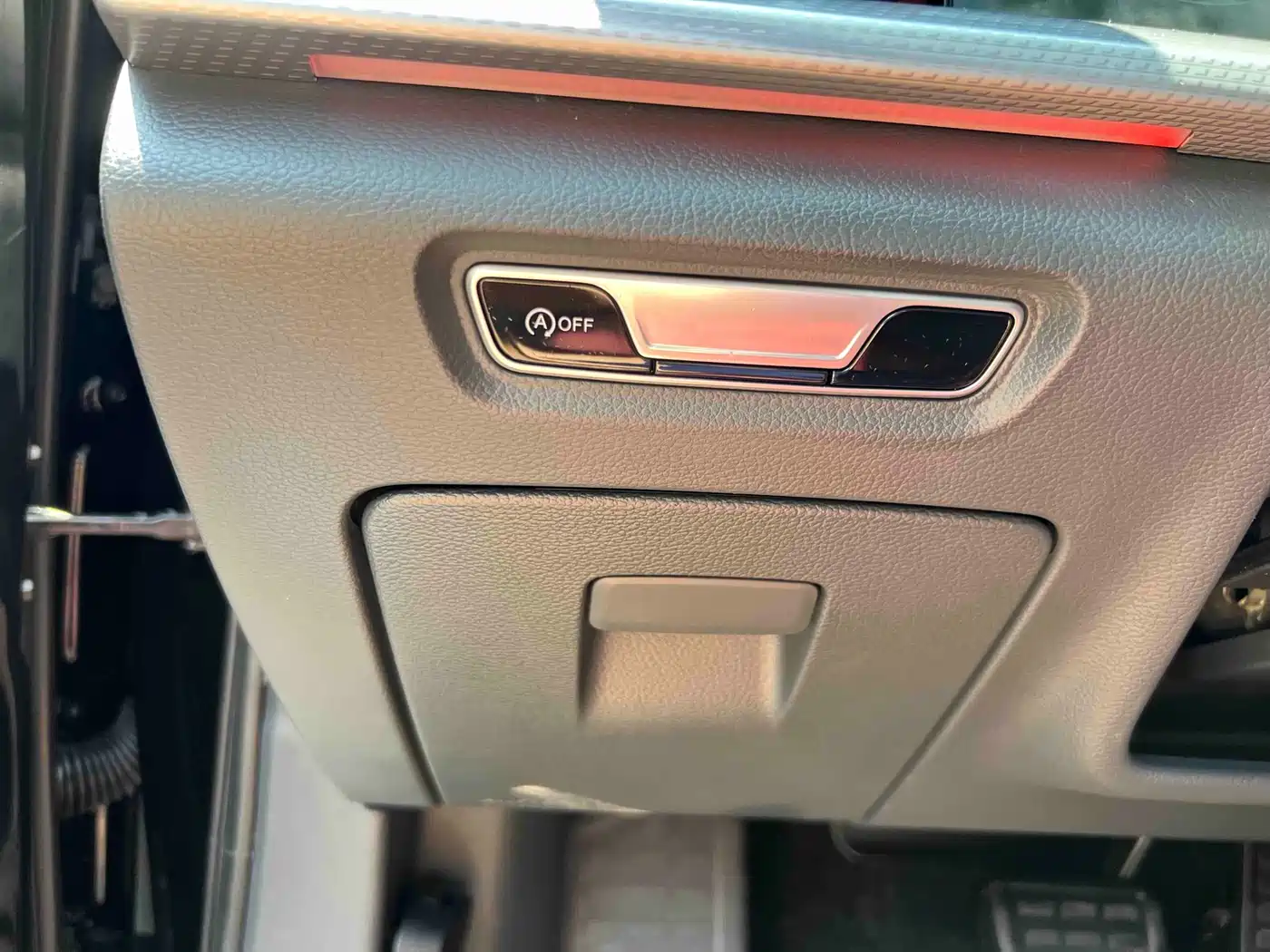 Hongqi H5 2024 2.0T Automatic Smart Connect Flag Smooth Edition фото 25
