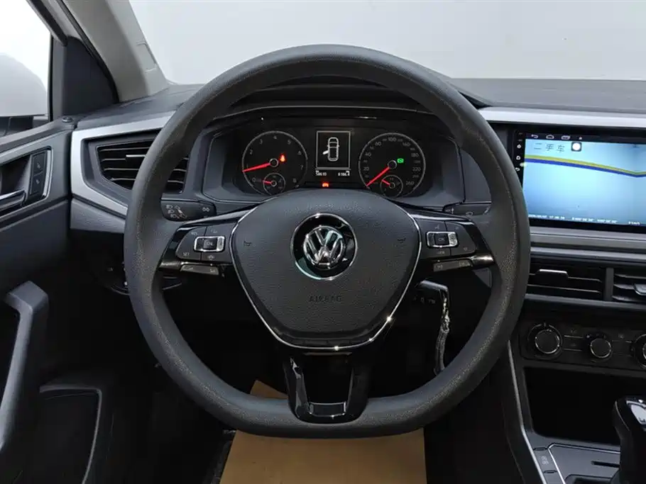 Volkswagen Polo 2019 Plus 1.5L Automatic Panorama Enjoyment Edition фото 15