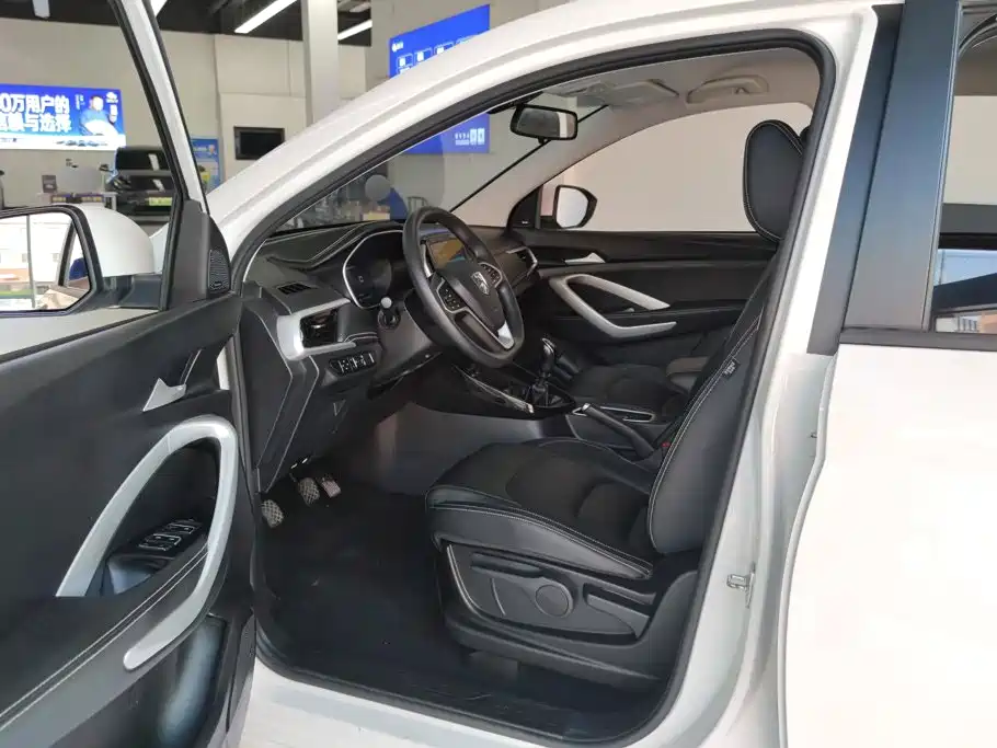 Baojun 530 2020 2020 1.5T Manual Luxury 7-seater