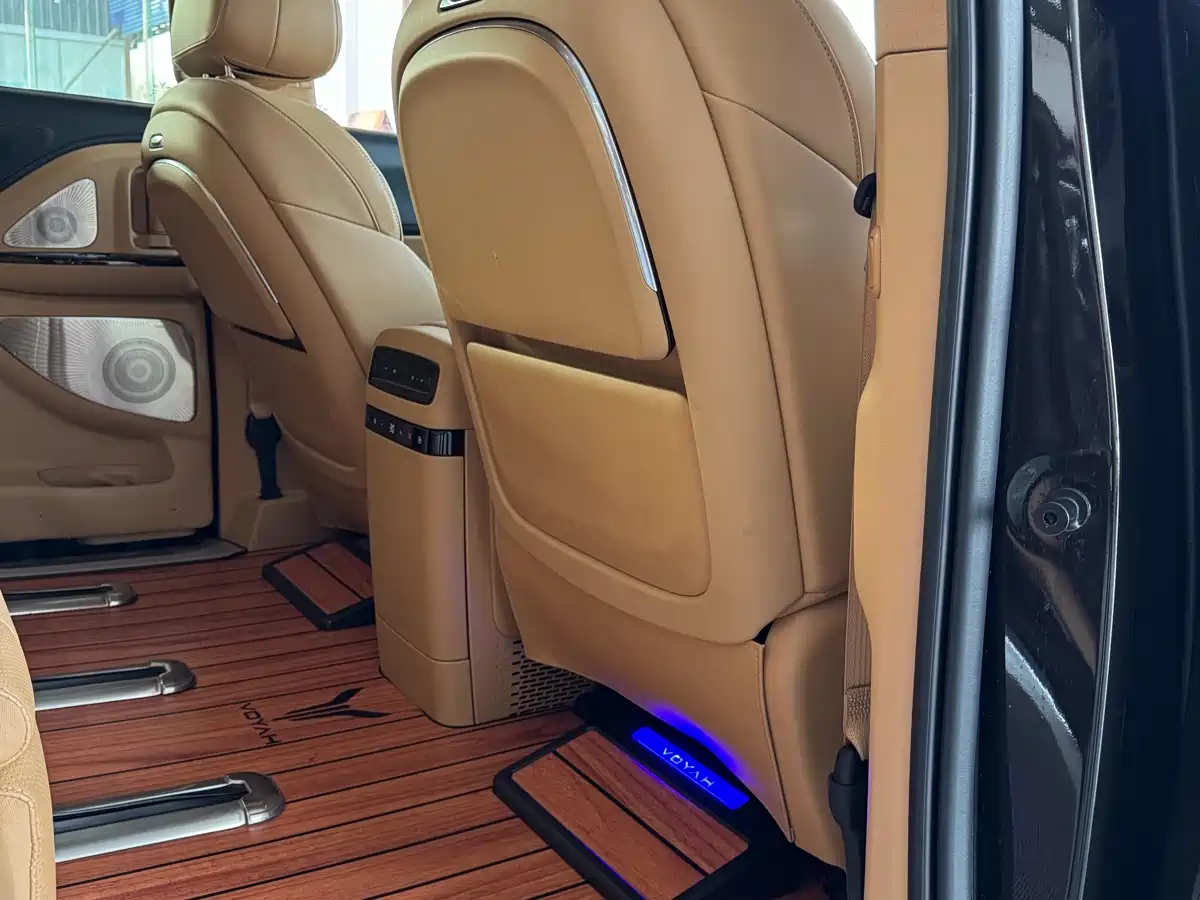 Voyah Auto Voyah Dreamer 2025 PHEV AWD Flagship Kunpeng Edition фото 12